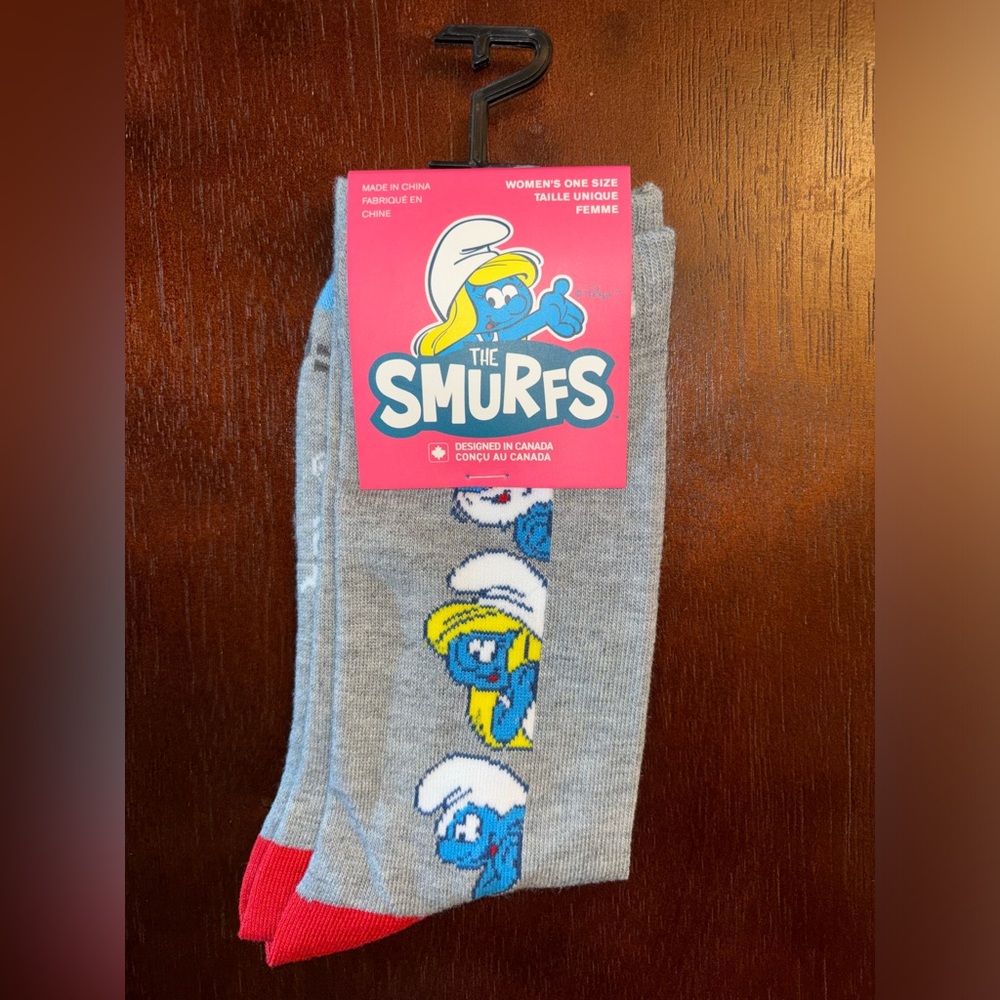 THE SMURFS NOVELTY CREW SOCKS NWT WOMEN’S SHOE SIZE 6-9.5